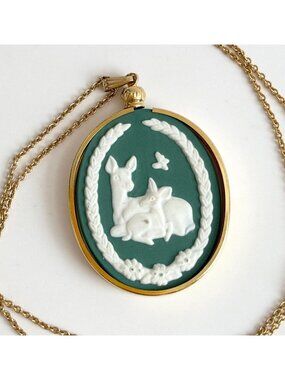1981 Franklin Porcelain Mother's Day Cameo Deer Gold T Pendant Vintage Necklace